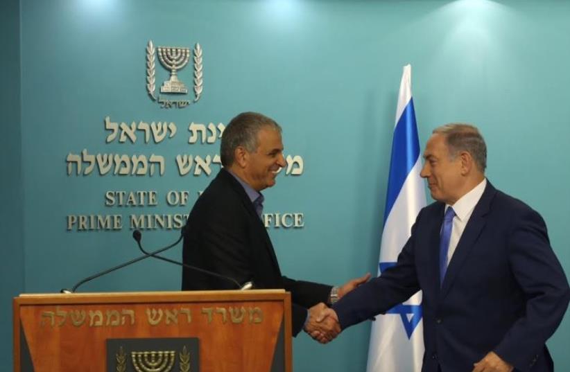 Finance Minister Moshe Kahlon (L) and Prime Minister Benjamin Netanyahu, September 3, 2015  (photo credit: MARC ISRAEL SELLEM/THE JERUSALEM POST)
