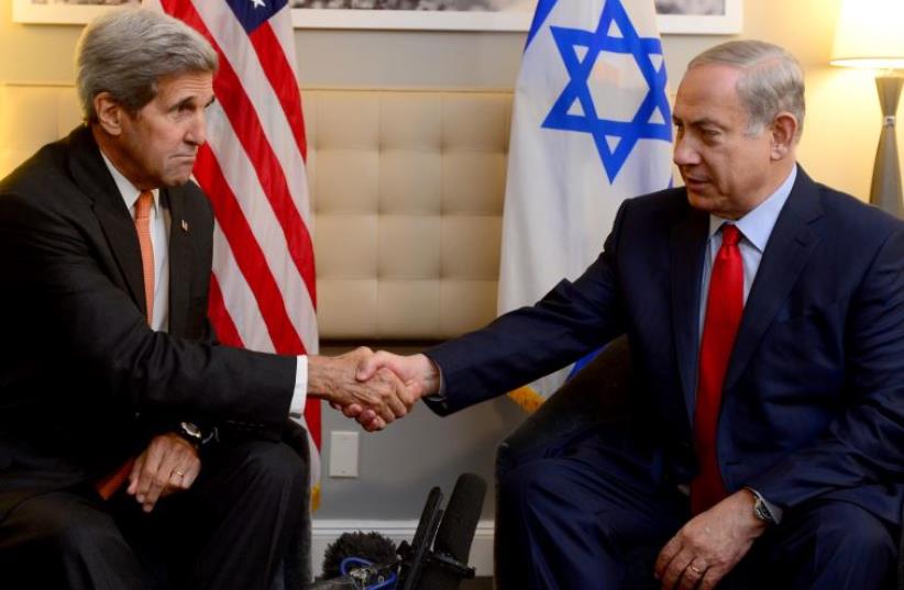 US Secretary of State John Kerry (L) and Prime Minister Benjamin Netanyahu meet in New York (photo credit: AVI OHAYON - GPO)