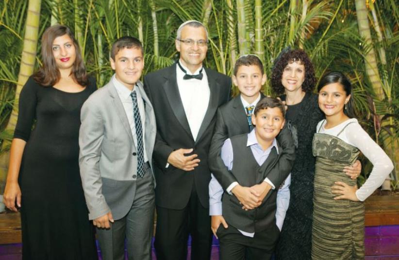 Sternlicht with his wife, Abby, and children Arava (Jamie), Moshe, Asher, Akiva (in front) and Marganit (photo credit: IFAT GOLAN)