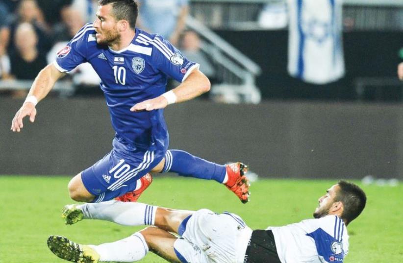 After falling flat against Cyprus, Israel striker Tomer Hemed (left) and the rest of the blue-and-white squad will be aiming to save some pride tonight in Belgium. (photo credit: ASAF KLIGER)