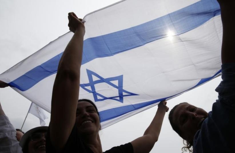 Israel supporters stage a demonstration in Paris (photo credit: REUTERS)