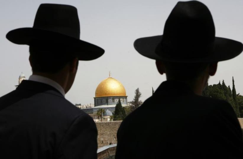 Ultra-Orthodox Jews look towards the Dome of the Rock in Jerusalem's Old City (photo credit: REUTERS)