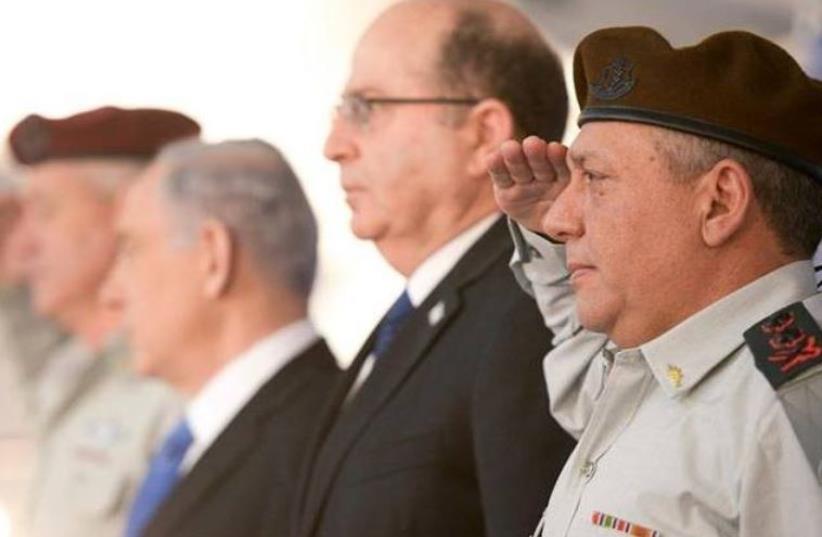 IDF chief of staff Gadi Eisenkot (R), Defense Minister Moshe Ya'alon, and Prime Minister Benjamin Netanyahu (photo credit: GPO)