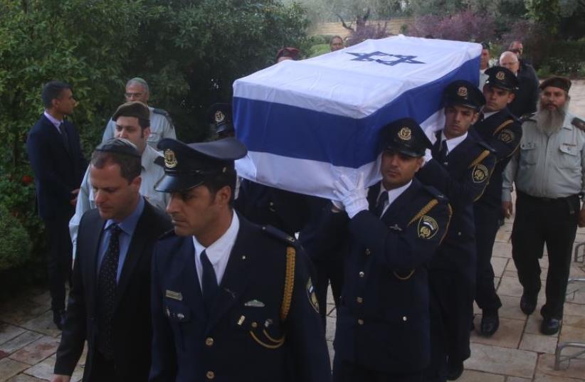 Yitzhak Navon laid to rest (photo credit: MARC ISRAEL SELLEM/THE JERUSALEM POST)