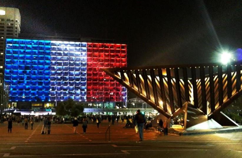 Rabin Square lit to honor of France after Paris terror attack in country's colors (photo credit: Courtesy)