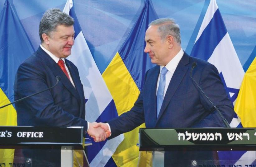 PRIME MINISTER Benjamin Netanyahu greets Ukrainian President Petro Poroshenko in Jerusalem (photo credit: KOBI GIDON / GPO)