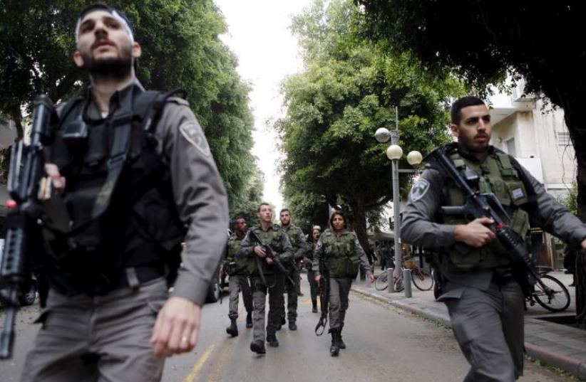 Israeli border police guards secure near the scene of a shooting incident in Tel Aviv (photo credit: REUTERS)