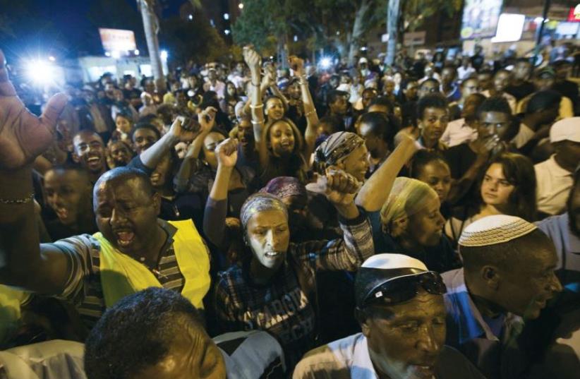 ETHIOPIAN-ISRAELIS block a road as they protest against what they say is police racism and brutality, near the southern Israeli town of Ashkelon on May 7, 2015. (photo credit: REUTERS)