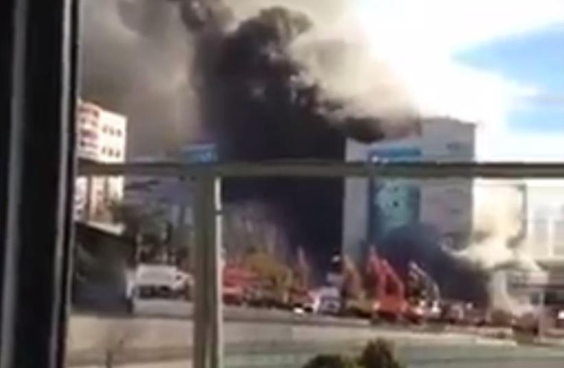 Explosion rocks Istanbul's Sultanahmet Square (photo credit: screenshot)