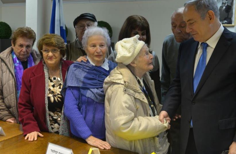 Netanyahu meets holocaust survivors, members of the "Yad Ezer Lachaver" (photo credit: KOBI GIDEON/GPO)