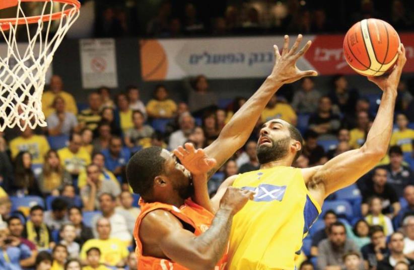 Maccabi Tel Aviv forward Brian Randle had 14 points and eight rebounds in his return from injury last night, with the yellow-and-blue easily beating Ironi Ness Ziona at Yad Eliyahu Arena. (photo credit: DANNY MARON)