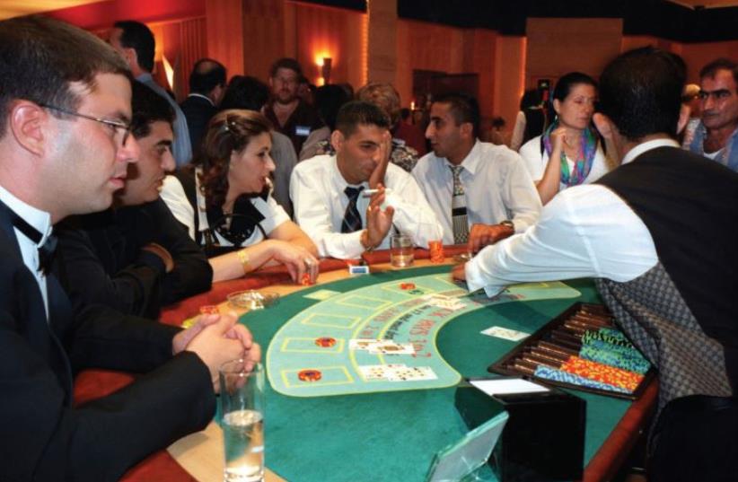 Israelis flock to the Oasis Casino in Jericho, West Bank, in September 1998 (photo credit: REUTERS)
