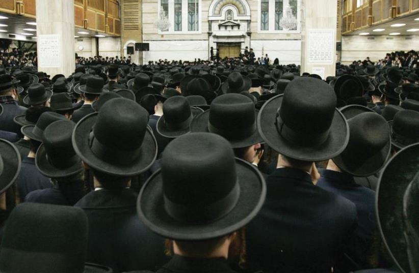 Satmar Hasidim in the Yetev Lev D’Satmar synagogue in the town of Kiryas Joel, New York (photo credit: REUTERS)