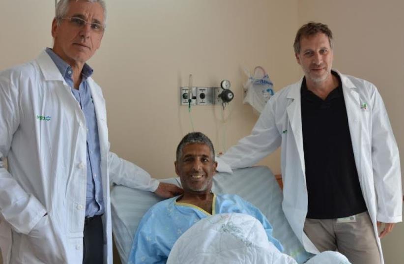 From right, Dr. Evyatar Nesher, deputy head of Beilinson transplant department, kidney recipient, and Prof. Eitan Mor, head of the department  (photo credit: RABIN MEDICAL CENTER)