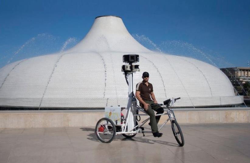 Google’s digitalized human-sized robot in front of the Israel Museum's Shrine of the Book which houses the Dead Sea Scrolls (photo credit: COURTESY ISRAEL MUSEUM)