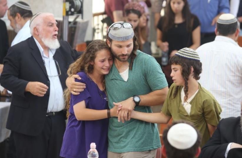 Family of Rabbi Michael Mark at his funeral in Jerusalem, 2016 (photo credit: MARC ISRAEL SELLEM/THE JERUSALEM POST)