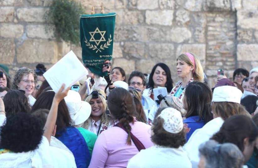 Women of the Wall demonstration at the Western Wall in Jerusalem, July 7, 2016 (photo credit: MARC ISRAEL SELLEM/THE JERUSALEM POST)