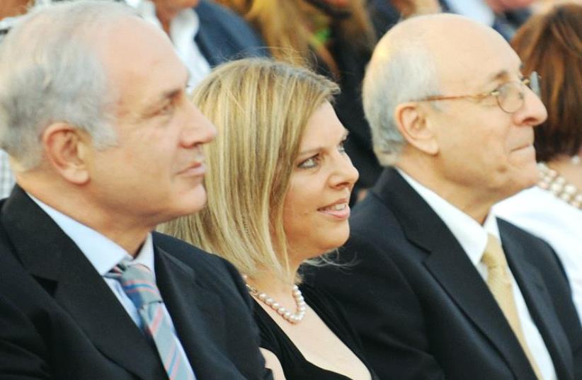 Attorney Yitzhak Molcho (right) sits with Prime Minister Benjamin Netanyahu and his wife Sara (photo credit: MOSHE MILNER / GPO)