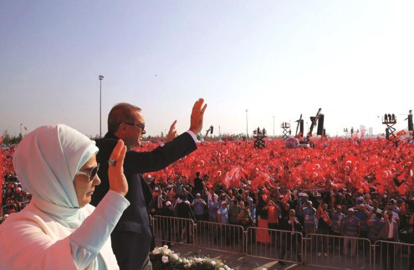 Rassemblement de soutien au président Erdogan, le 7 août 2016 (photo credit: REUTERS)