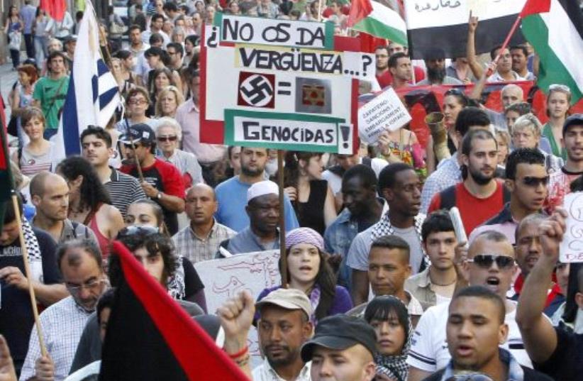 Pro-Palestinian protesters in Spain [File] (photo credit: RÉSEAU VOLTAIRE)