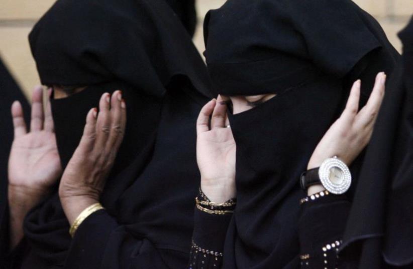 Saudi Arabia - Women praying in Riyadh (photo credit: REUTERS)