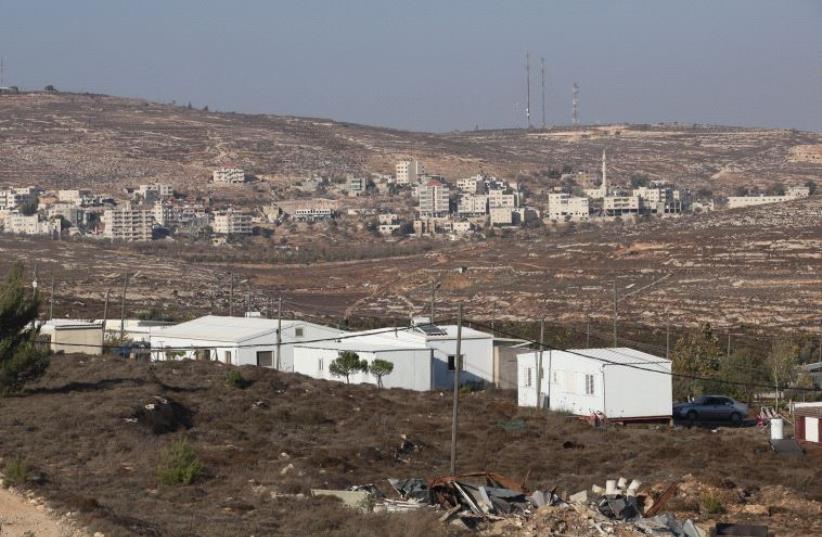Construction in Amona settlement (photo credit: MARC ISRAEL SELLEM/THE JERUSALEM POST)