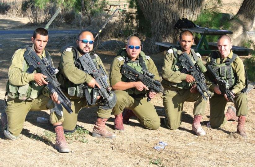 SOLDIERS FROM the Desert Reconnaissance Battalion pose for a group portrait on October 3. They include Muhammad Shibli (second from left), Hussein Fawaze (center) and Roee Hezi (far right). The unit includes Beduin, Jews, Christians, Druse and Circassians. (photo credit: SETH J. FRANTZMAN)