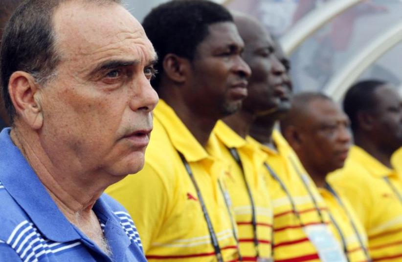 Ghana's head coach Avram Grant of Israel stands with his players. (photo credit: REUTERS)
