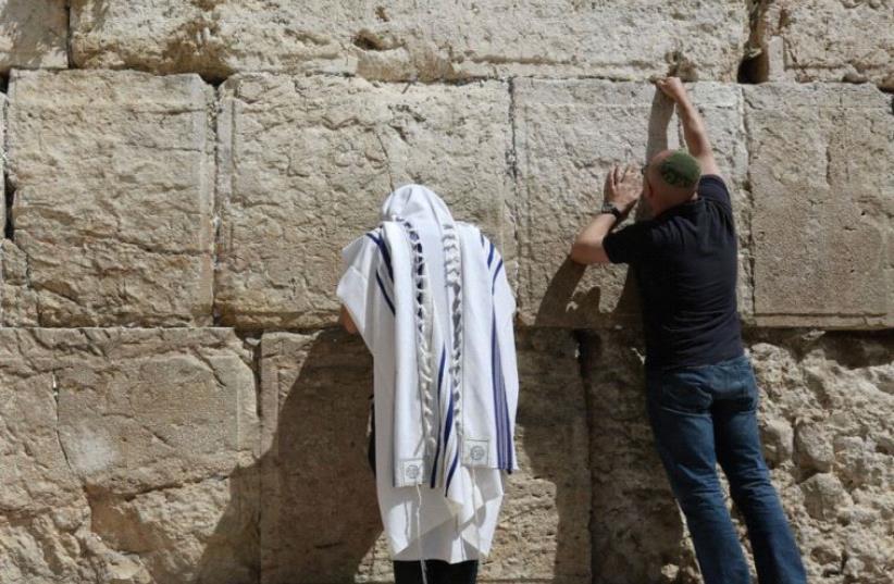 Prayer at Western Wall (photo credit: MARC ISRAEL SELLEM)