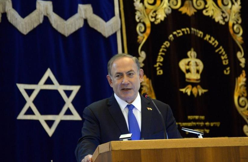 PM Benjamin Netanyahu speaks to Singapore's Jewish community before leaving to Australia (photo credit: CHAIM ZACH / GPO)