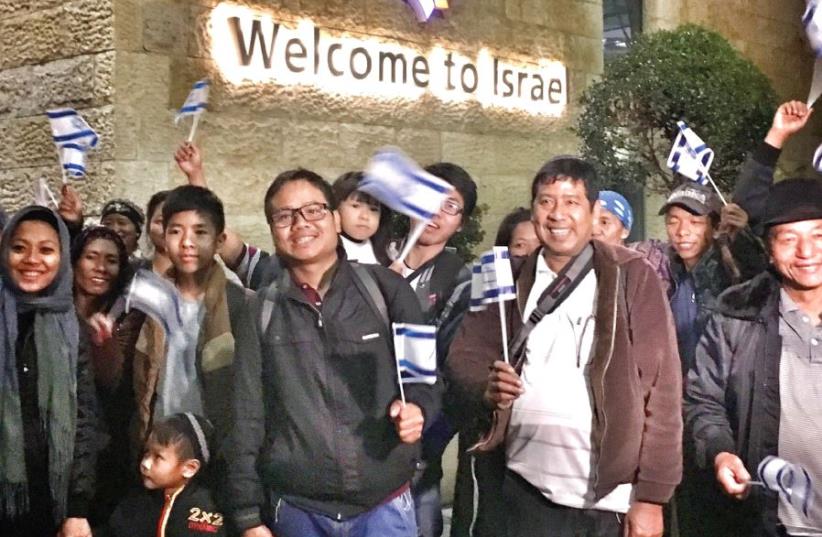 NEW IMMIGRANTS upon arrival at Ben-Gurion Airport.  (photo credit: SHAVEI ISRAEL)