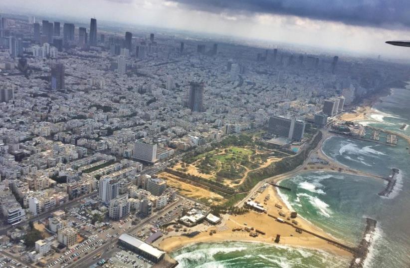 Tel Aviv as seen from the DC-3 (photo credit: ANNA AHRONHEIM)