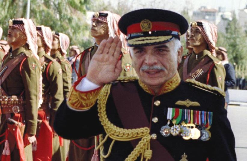 Jordan's King Hussein reviews Beduin guards of honor in 1992 (photo credit: REUTERS)