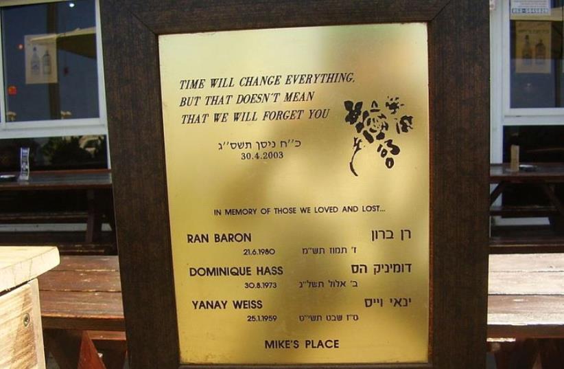 Memorial plaque to the victims of the "Mike's Place" suicide bombing that killed three victims in 2003 (photo credit: DR. AVISHAI TEICHER/WIKIMEDIA COMMONS)