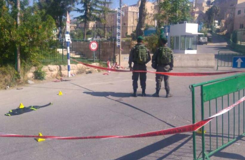 Scene of attempted stabbing attack near the Tomb of Patriarchs (photo credit: POLICE SPOKESPERSON'S UNIT)