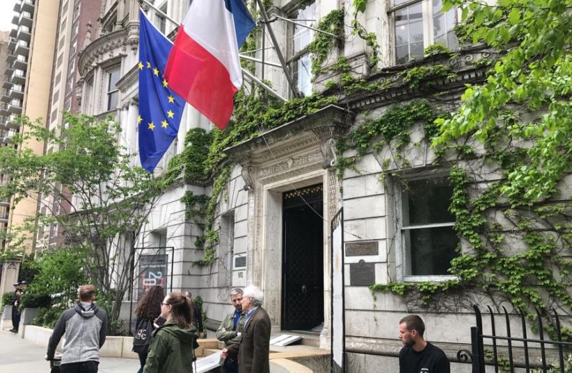 People in front of the French consulate in New York, preparing to vote.  (photo credit: ARNAUD SEBBANE)