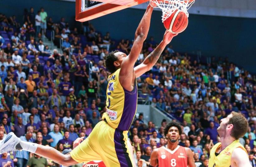 Hapoel Holon forward Darion Atkins (dunking) is hoping to help his team snatch the No. 1 seed in the BSL playoffs when the regular season comes to an end tonight. ( (photo credit: DANNY MAARON)