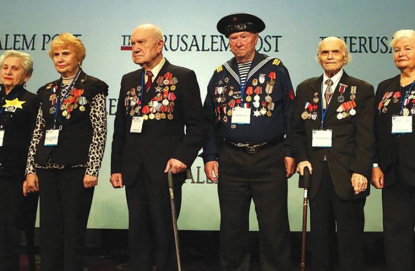 A group of Jewish World War II veterans is awarded a certificate of appreciation by ‘The Jerusalem Post’ and the American Forum of Russian Jewry on May 7, during the sixth annual Jerusalem Post conference in New York (photo credit: SIVAN FARAG)