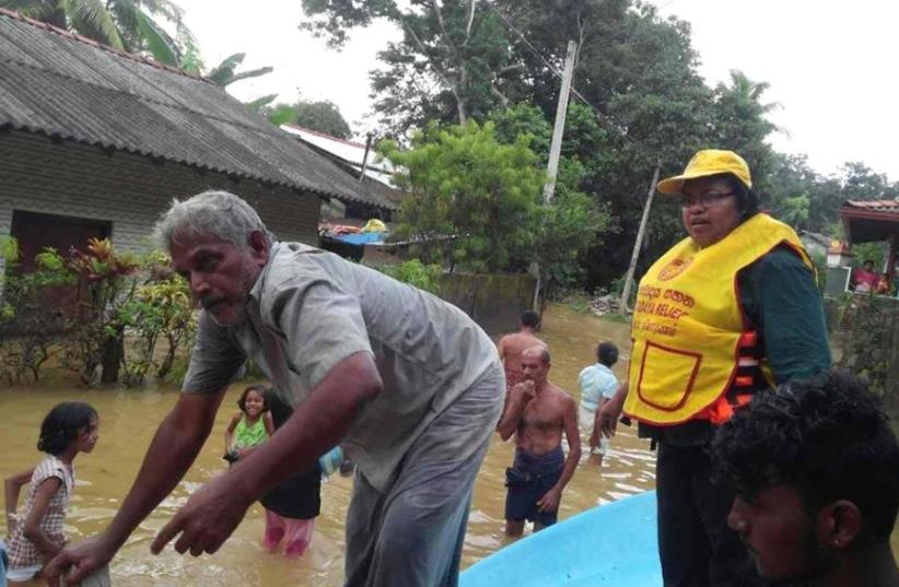 Eemergency aid efforts in flood-stricken Sri Lanka (photo credit: SARVODAYA/JDC)