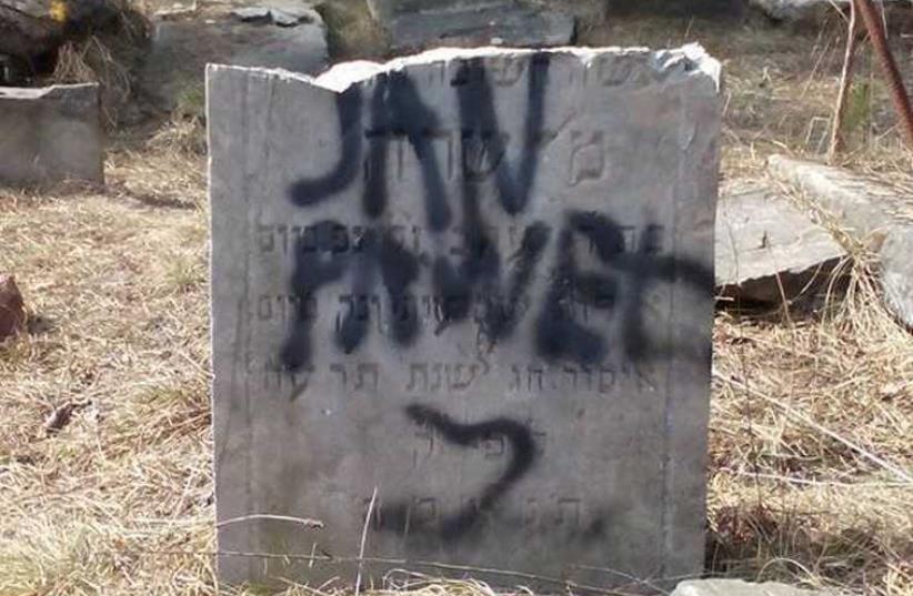 A Jewish gravestone defaced in the town of Olkusz, Poland (photo credit: OŚRODEK MONITOROWANIA ZACHOWAŃ RASISTOWSKICH I KSENOFOBICZNYCH (MONITORING CENTER FOR RACIST AND XEN)