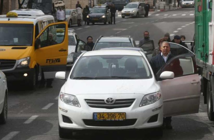 Traffic comes to a standstill as siren sounds on Remembrance Day‏. (photo credit: MARC ISRAEL SELLEM/THE JERUSALEM POST)