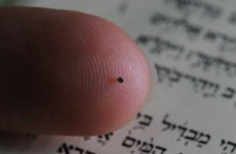 “Nano Bible,” the world’s smallest bible (photo credit: TECHNION)