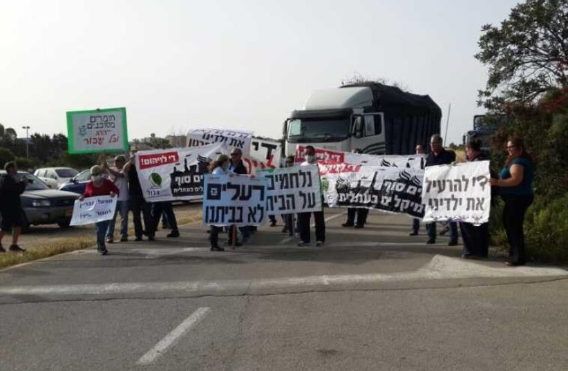 Atlit residents blockade Carmel Resins site (photo credit: MAOZ PER)