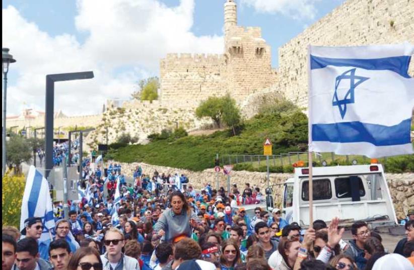 Thousands of young people participating in March of the Living walk from Safra Square to the Western Wall on April 23, 2015 (photo credit: YOSSI ZELIGER)