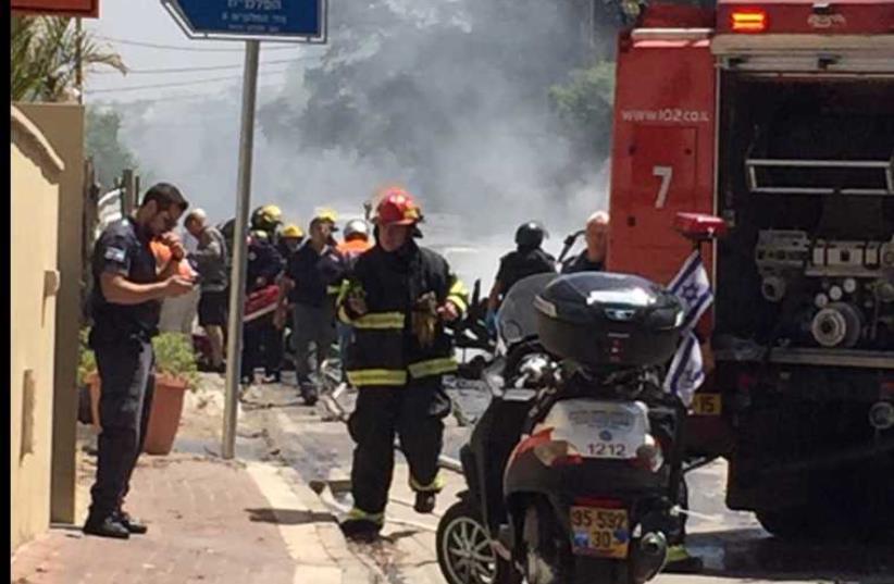 Vehicle explosion in Givatayim (photo credit: ISRAEL ALMESI)