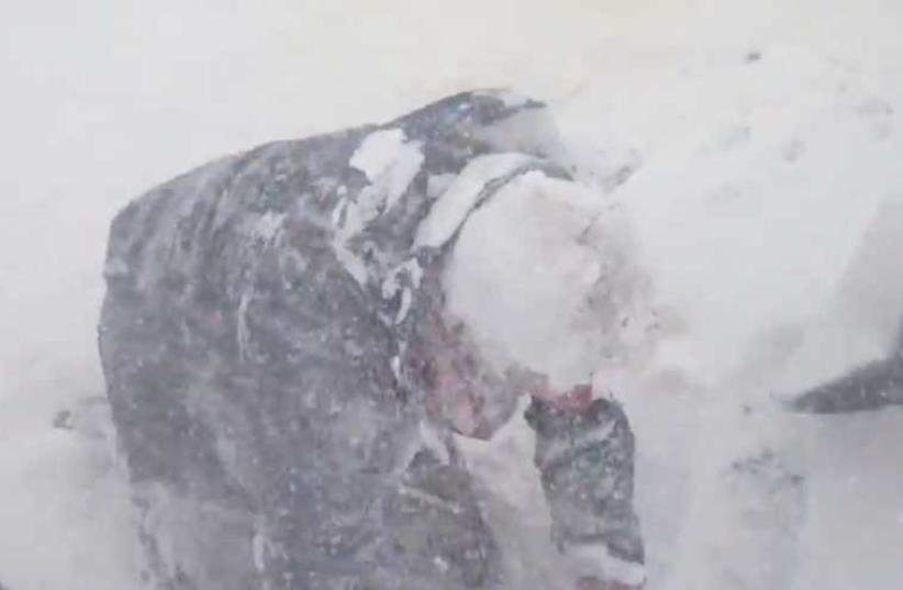 Hit by Avalanche in Everest Basecamp. (photo credit: screenshot)