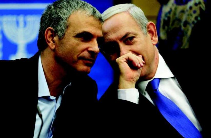 Moshé Kahlon et Benjamin Netanyahou (photo credit: REUTERS)