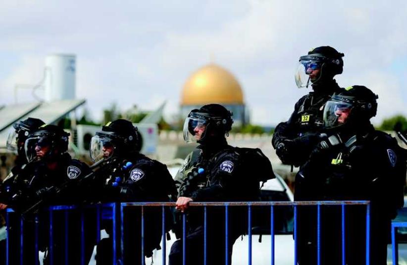 La police en pleine tourmente (photo credit: REUTERS)