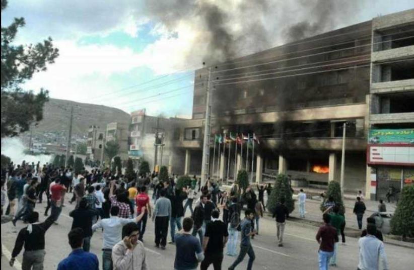 Kurdish protesters in Mahabad setting hotel on fire  (photo credit: ACTIVISTS)