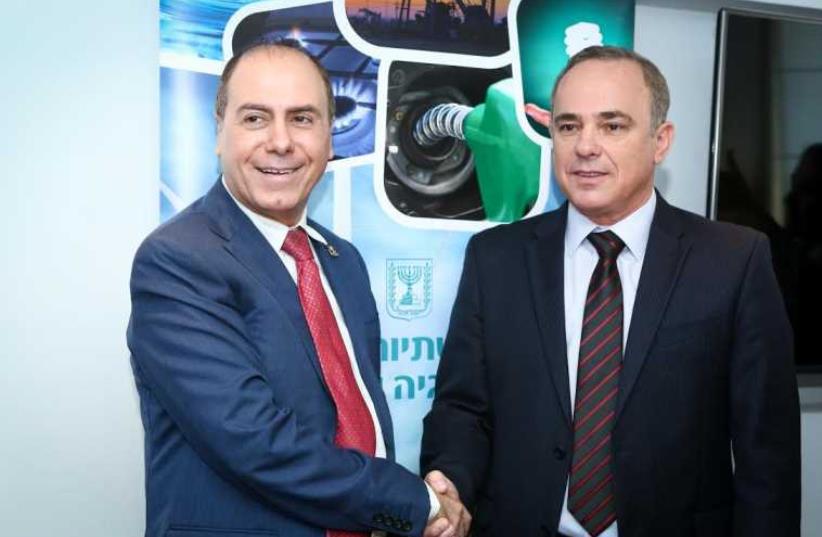 Yuval Steinitz (right) and Silvan Shalom  (photo credit: COURTESY NATIONAL INFRASTRUCTURES, ENERGY AND WATER MINISTERY)